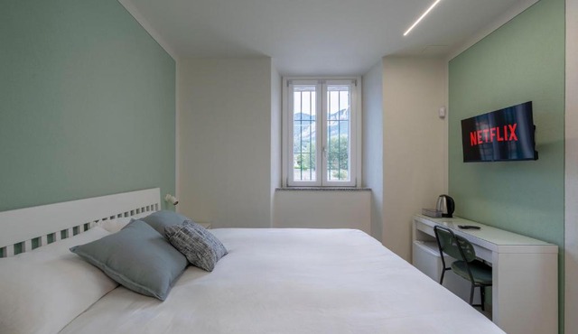 Front Lake Como - 3 Bedrms with AC, Free Parking and Wifi in Olginate