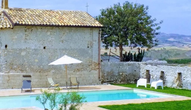 Gibbesi country farm large cottage