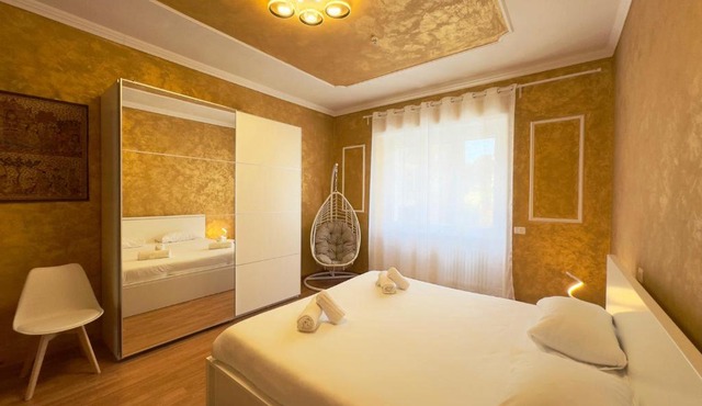 Golden Essence Apartment - terrace & metro