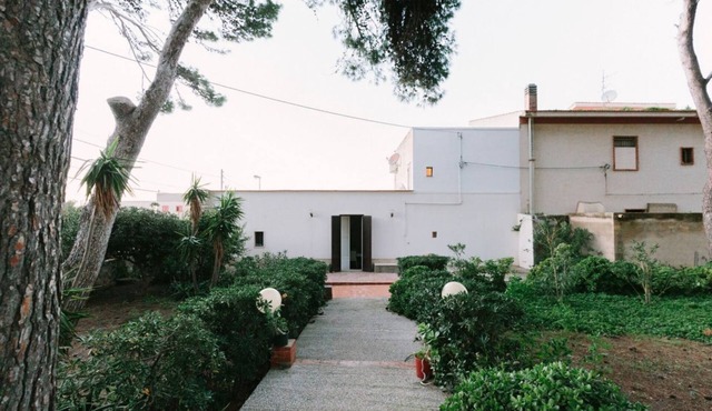 GuestHost - Cozy detached villa of 156 sqm, on two levels, able to accommodate up to 9 people. The property is located in Pizzolungo, a coastal hamlet of Erice, an oasis of peace overlooking the crystalline sea of ​western Sicily. A few minute