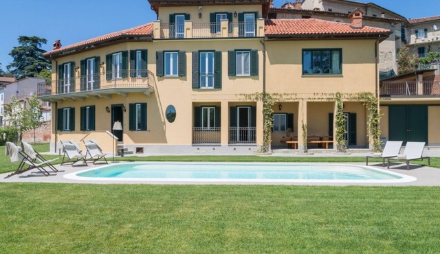 GuestHost - Elegant and spacious villa perfect for accommodating up to 12 guests is located in the center of Vignale in the heart of Monferrato area, nominated a UNESCO World Heritage Site in 2014. The house is equipped with every comfort: WiFi, air cond in Vignale Monferrato