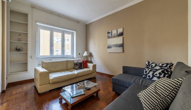 GuestHost - Elegant and comfortable 140sqm apartment that can accommodate up to 6 people. Located on the 2rd floor, with a lift (not suitable for disabled), of a building located few steps away from Cipro Metro Stop, the property is 12 minutes walk away