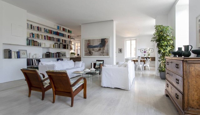 GuestHost - Large and bright 200sqm apartment, able to accommodate up to 7 people, located on the 3rd floor with elevator (not suitable for disabled people) of a building dating back to the 19th century. The property overlooks Piazza Fanti's garden and i
