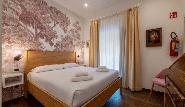 GuestHost - Lovely room, with private bathroom, ideal for 2 guests in 20 square meters of space, is part of the Sallustian Guest House.The Guest House is located on the second floor, without elevator, of an elegant period building and consists of 5 priva