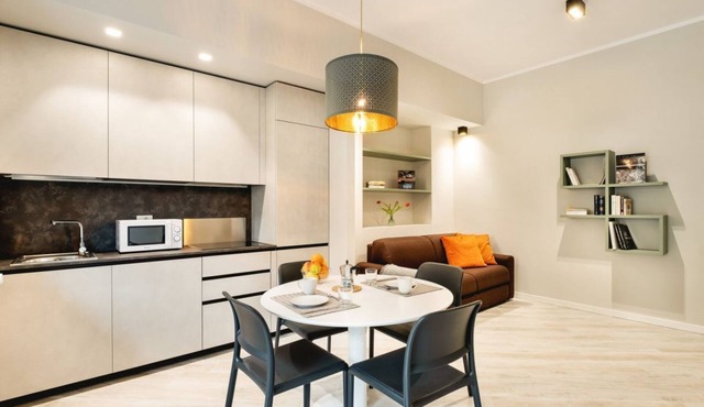 GuestHost - New, bright and comfortable apartment near the Ospedale Maggiore and just a few minutes drive from the historic center of Bologna.The neighborhood is full of restaurants, bars and supermarkets and pharmacy.Easily accessible from the motorway