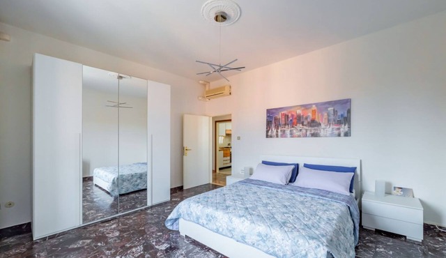 GuestHost - Sant'Orsola Hospital Pizzardi White Apartment