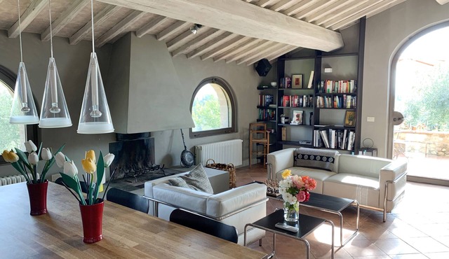 High-design farmhouse. Duplex villa for up to 10 guests. 30 min to Florence.