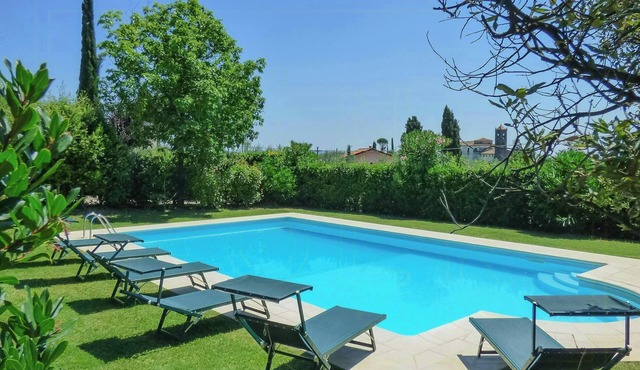 Hillside apartment with pool and view near Lucca