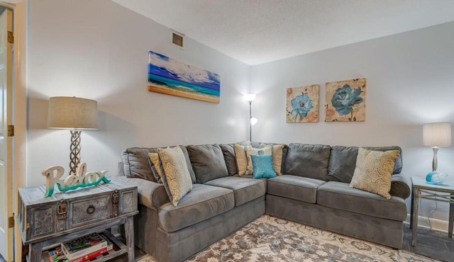 Hilton Head Resort 3411, 2 Bedroom, Sleeps 4, Heated Pool, Gym, Hot Tub in Hilton Head Island