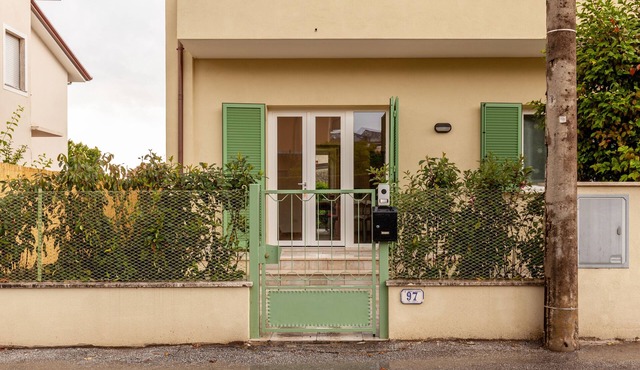 Holiday Apartment "Casa Bruna" with Private Garden & Wi-Fi