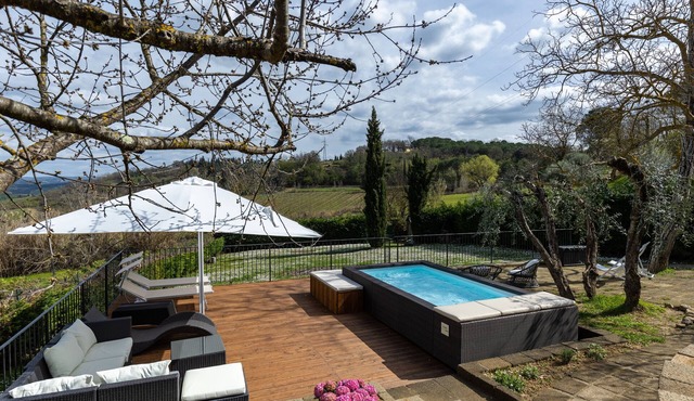Holiday Home 'La Loggia di Giulia' with Private Terrace, Hot Tub and Garden