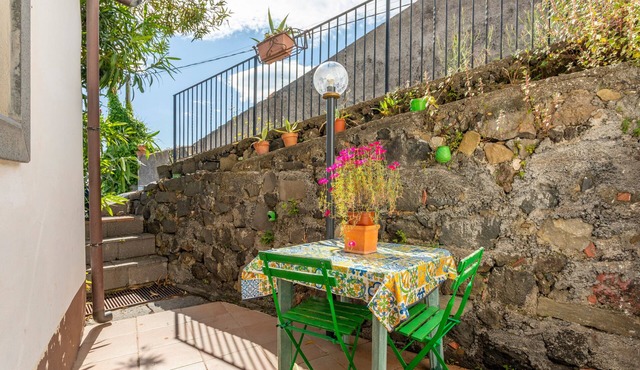 Holiday Home 'Palmento' with Sea View, Wi-Fi and Air Conditioning