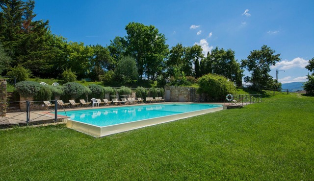 Holiday Home 'Romantica' with Shared Pool, Wi-Fi and Air Conditioning