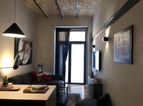 Home in Trast