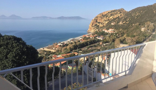 Homerez - Charming Studio in Calava, 30 m², Balcony