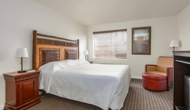 Impeccable Studio w Pool in Oak Ridge at Branson in Branson