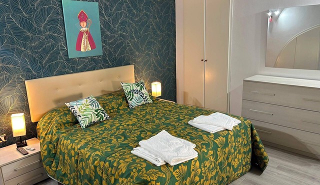 In the heart of Naples' historic center, ideal for families and groups of friends