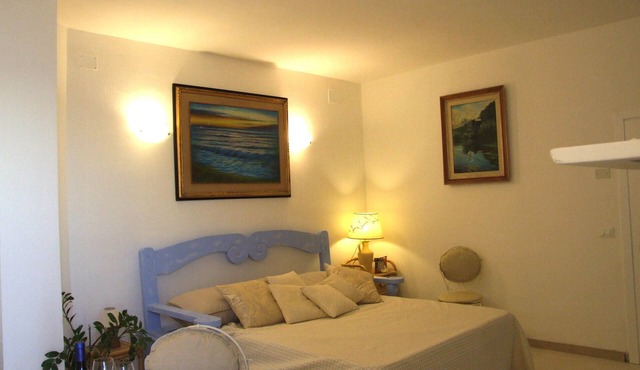 Elegant studio apartment with enchanting sea views from the terrace in Marina di Castagneto Carducci