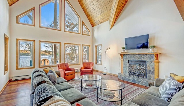 Lakefront, 4000sq/f, Gym, Beach, Hot Tub, Sauna in Algonquin Highlands