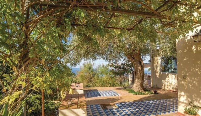 Large terrace, sea panorama, a few minutes from the beach of Cefalù, pets allowed