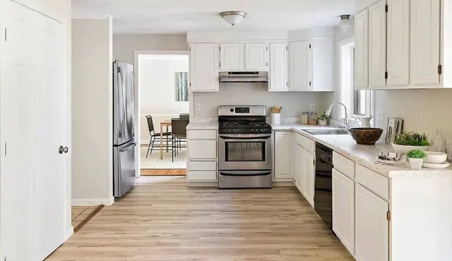 Less than 2 km from Gillette Stadium 4 BR/3BA House in Foxboro in Foxborough