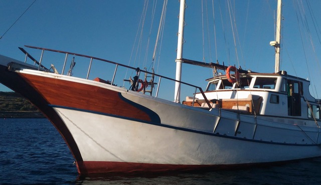 Liveaboard & Diving Safari - Aegadian Islands Tour