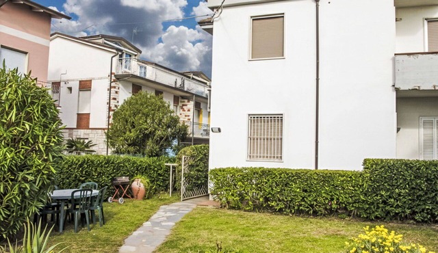 Lovely apartment for 4 people with WIFI, A/C and patio