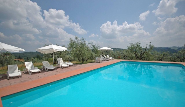 Lovely apartment for 4 people with WIFI, pool and TV, close to Florence