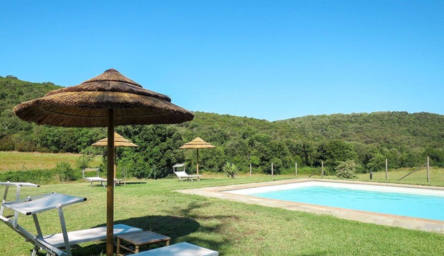 Lovely apartment in villa for 2 people with WIFI, pool, TV and patio