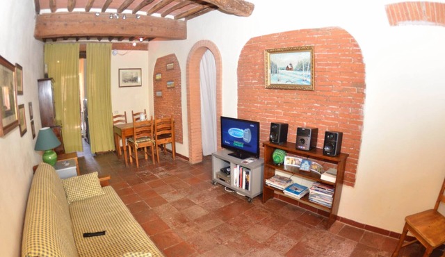 Lucca Central Garden Cottage