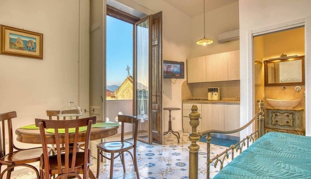 Lumina Two Suites in a Historic Villa near Pompeii