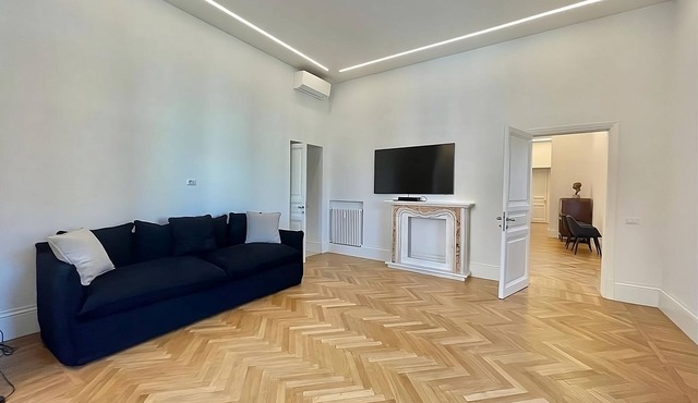 Luxury open space 180sqm, for office use, newly renovated!