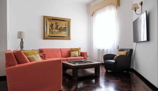 Luxury Palermo Apartment w/Hot Tub & City Center Access
