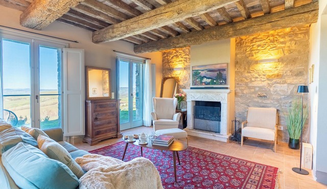 Luxury Villa in Val d'Orcia: Private Tuscan Oasis