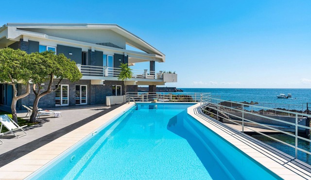 Lxury seafront villa with pool - VIlla Isabella Di Casa In Sicilia