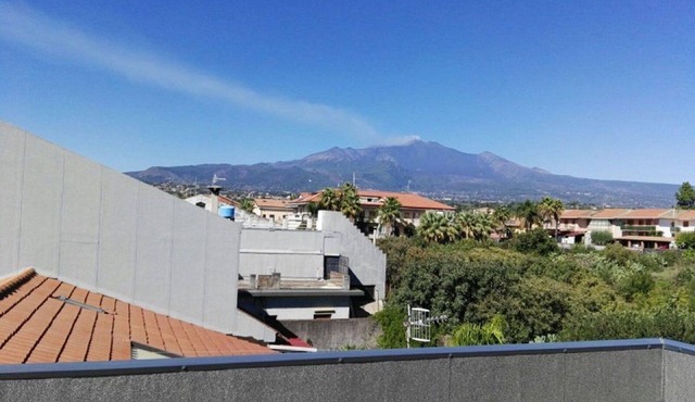 Marigré Beautiful beach house with solarium wooden walkway, sun-terrace&garden.