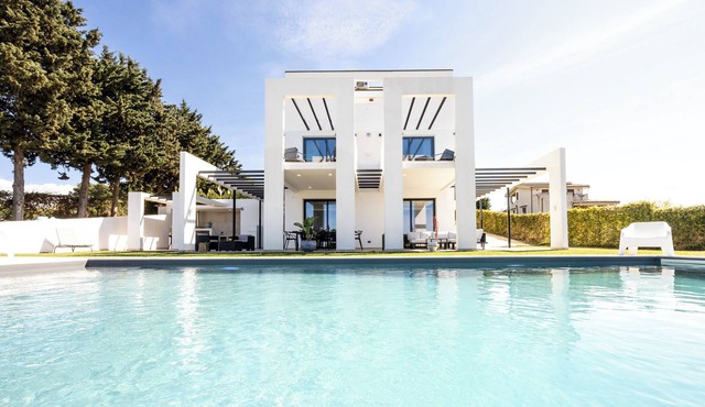 Modern Villa for Groups with Pool, Spa & Sea View | 13 Guests | Sicily