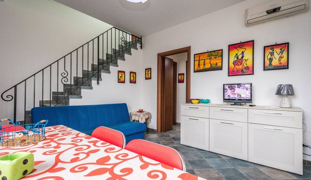 Modern villa with direct access to the beach, 8 beds