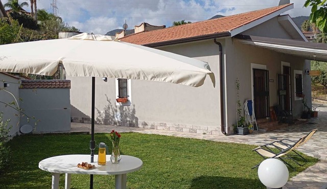 Mulberry House-Between Palermo and Cefalù. Suitable for families.