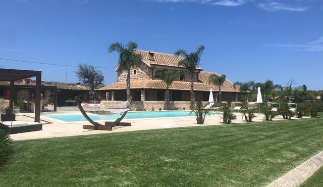 Mythos Holidays & Events