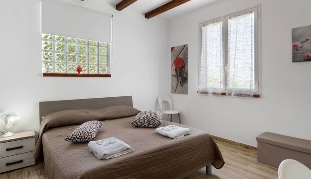 NEW LIFE Villalba Resort - Room '101' with Shared Terrace, Wi-Fi and Air Conditioning