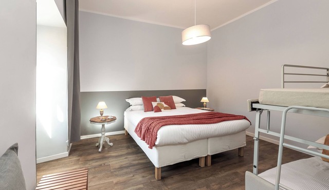 NEW Listing! Big apt in the Heart of Trastevere