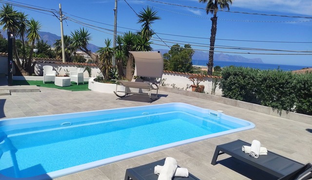 NEW Swimming pool with sea view, great location between Palermo & Trapani,