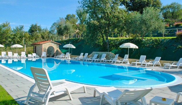 Nice apartment in villa for 4 people with WIFI, A/C, pool, TV and patio