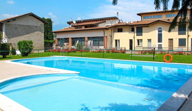 Nice apartment for 4 people with WIFI, A/C, pool, TV, balcony, pets allowed and panoramic view