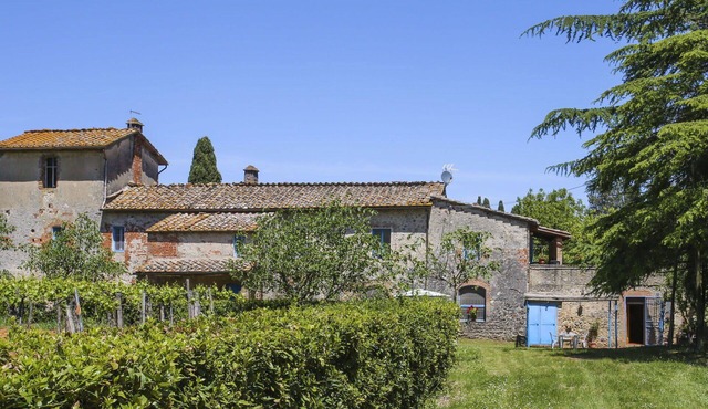 Nice apartment in villa for 4 people with WIFI, pool, TV, patio, pets allowed and panoramic view