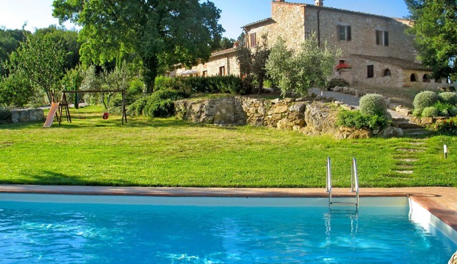 Nice apartment in villa with WIFI, A/C, pool, TV, terrace, panoramic view, close to San Gimignano