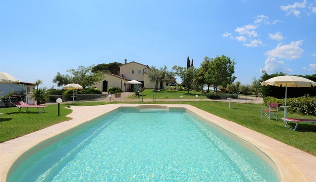 Nice apartment in villa for 4 people with pool, WIFI, TV, terrace and pets allowed in Massa Marittima