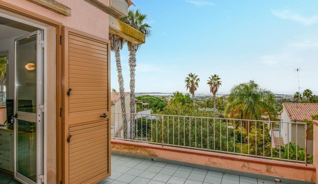 Nice home in Ragusa with outdoor swimming pool