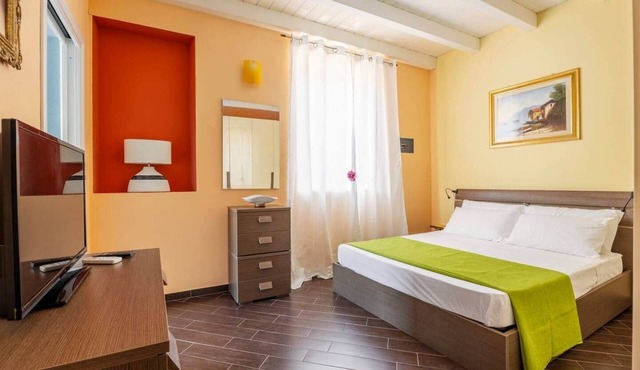 nonMama | 2-Bath Stylish Apt near Mondello Beach